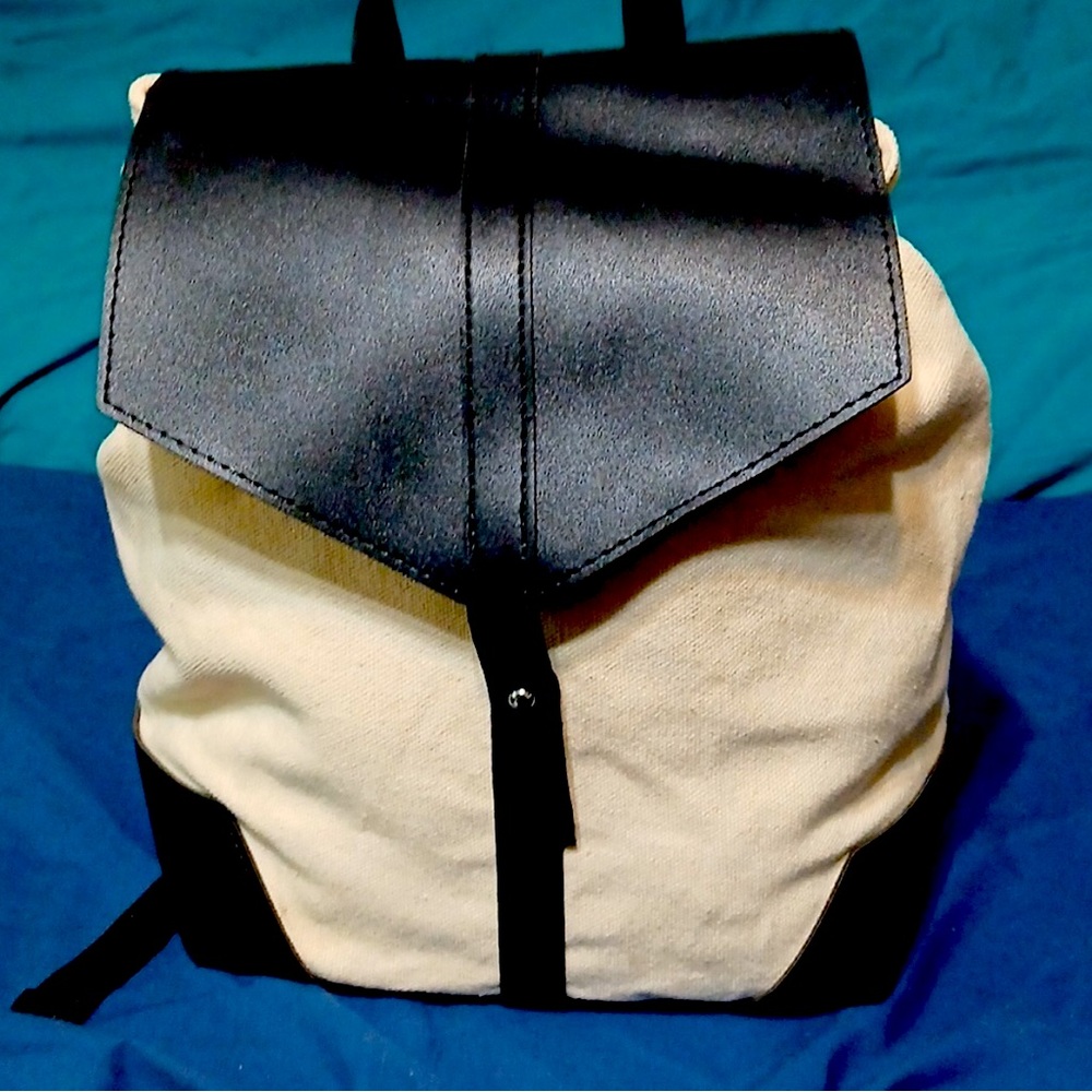 New Canvas Backpack 🎒 Duex Lux Brand